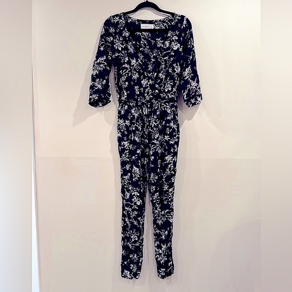 Abercrombie & Fitch Pants - 🔥Abercrombie & Fitch Floral Jumpsuit🔥